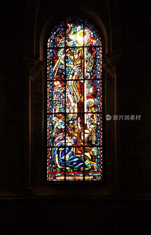 洛桑圣母大教堂的彩色玻璃