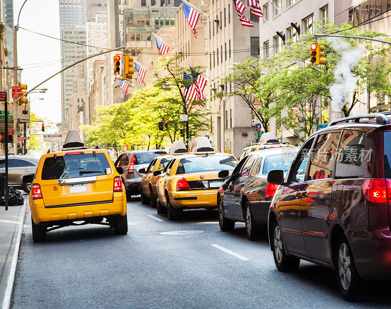 纽约曼哈顿的出租车和交通