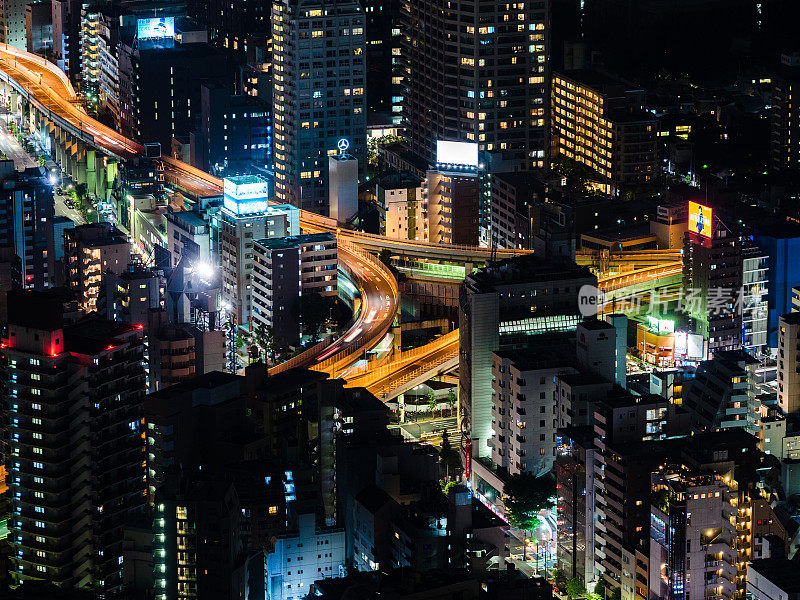 日本东京的道路和建筑物