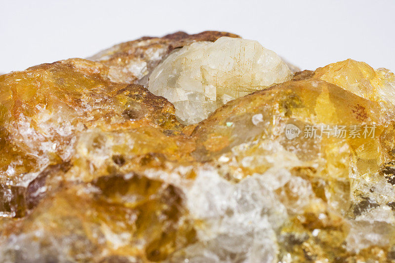 岩石和矿物-石英中的萤石结核