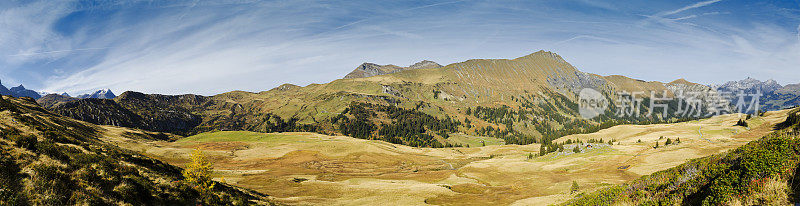 瑞士阿尔卑斯山附近的山谷