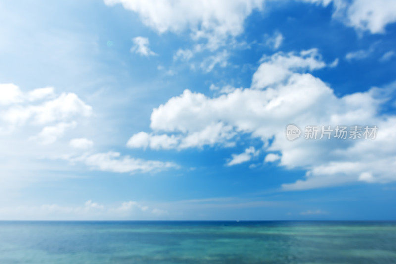 海洋和云彩天空模糊抽象的背景