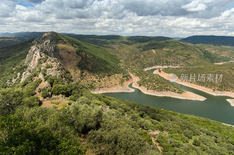 西班牙蒙弗拉格自然保护区的塔哥河