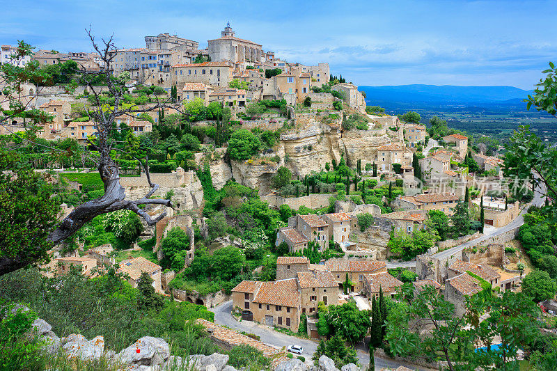 Gordes:风景如画的法国中世纪村庄，位于Vaucluse区