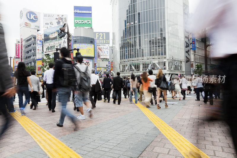 东京涩谷人群模糊的运动