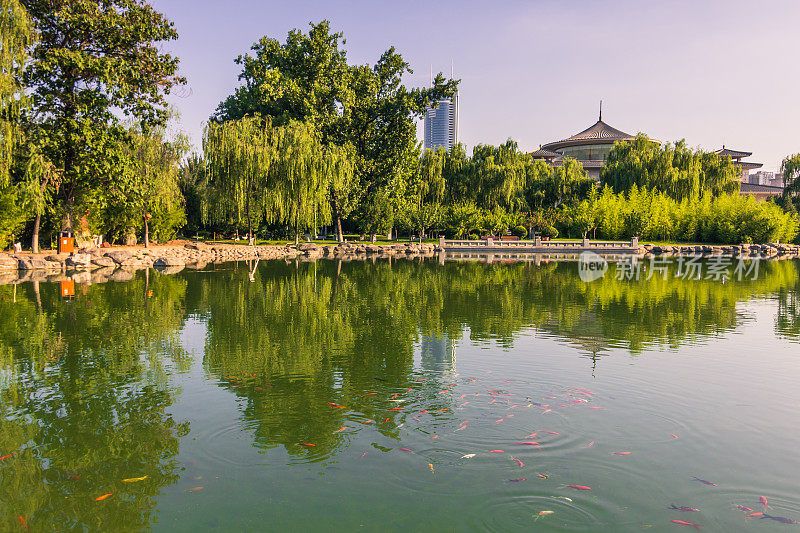 中国西安——2014年7月24日:小雁塔寺苑