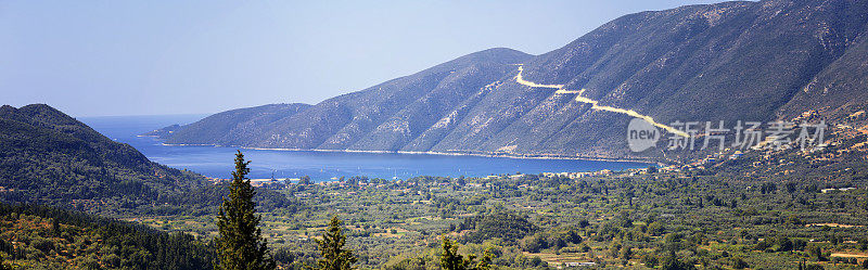 Vasiliki海湾全景鸟瞰图，莱夫卡达，爱奥尼亚群岛，希腊