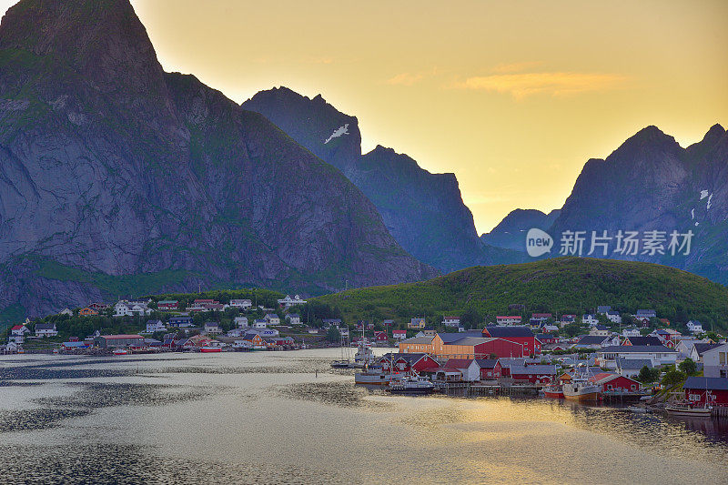 挪威，挪威罗浮敦群岛的日落风景