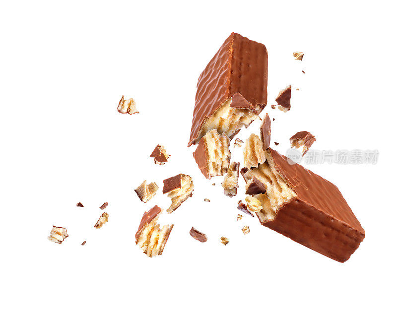 巧克力华夫饼碎成两部分，孤立在白色背景上