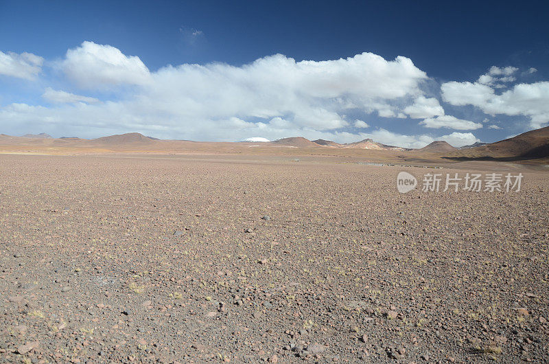 广阔空旷的玻利维亚高原平原