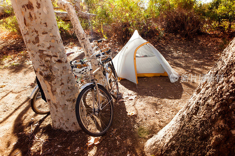 在里奥卡里略州立公园的自行车露营