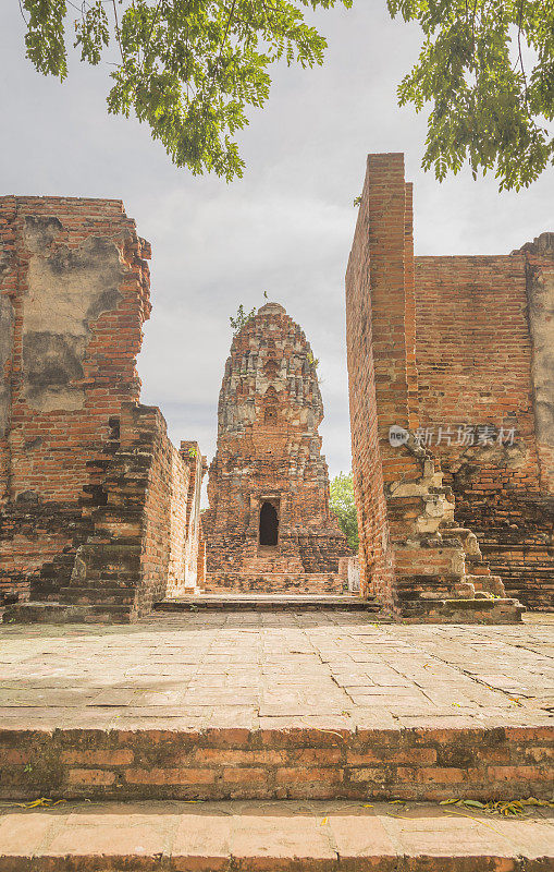 泰国大城府历史公园内的佛寺寺，是联合国教科文组织世界遗产