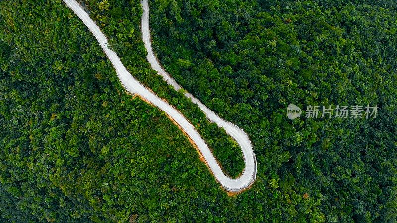 蜿蜒的山路