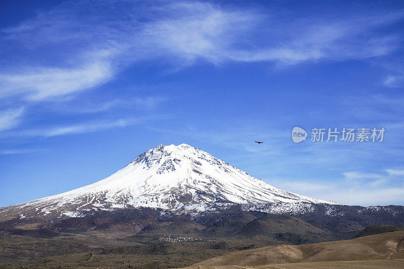 Hasandagi山(Hasandağı)与鹰(Hasan山)