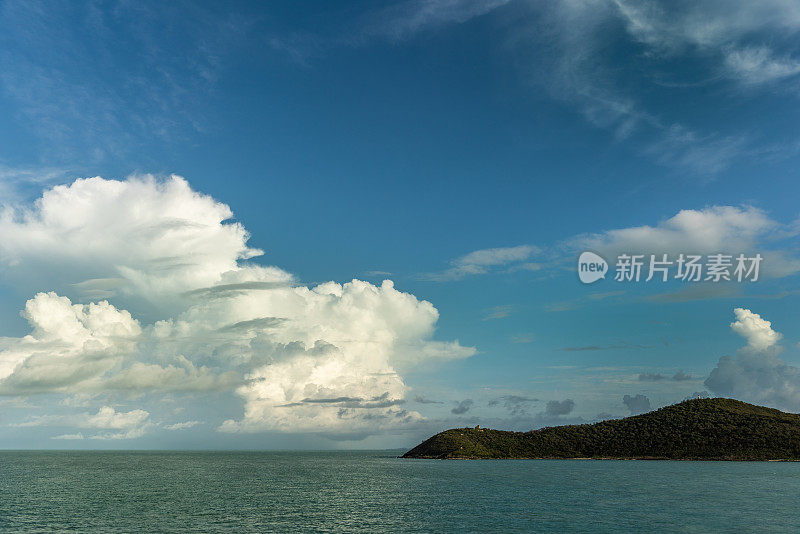 宽镜头下的云景Goods岛，澳大利亚。