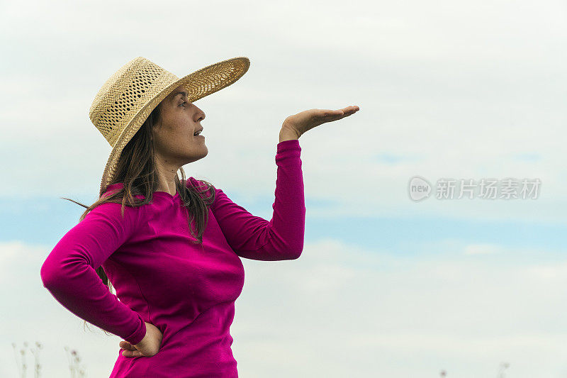 惊喜。“黑色星期五”。夏天在这里。神奇的事情发生。