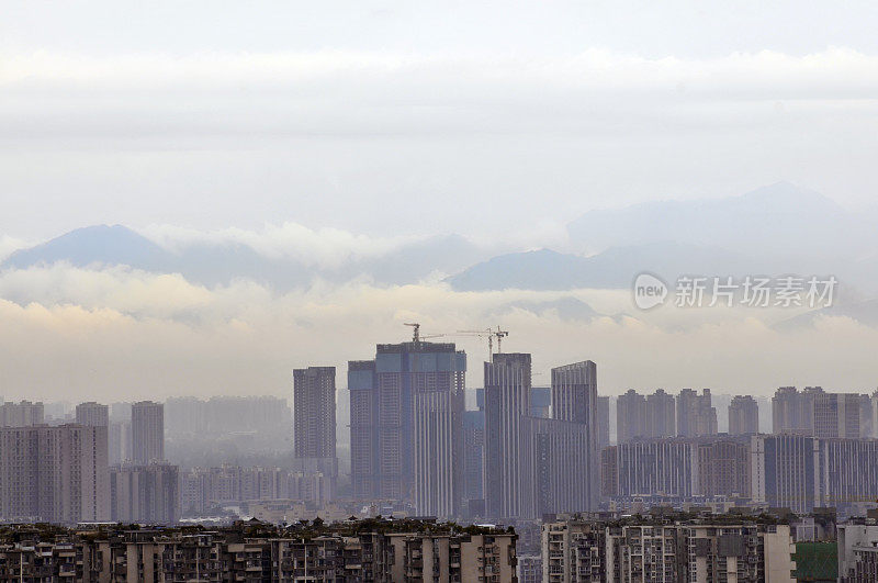 城市天际线在日出，成都，中国