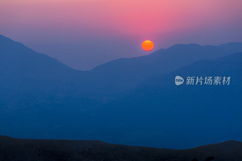 土耳其安塔利亚的黄昏山景