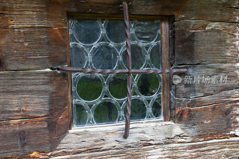 古色古香的皇冠玻璃窗