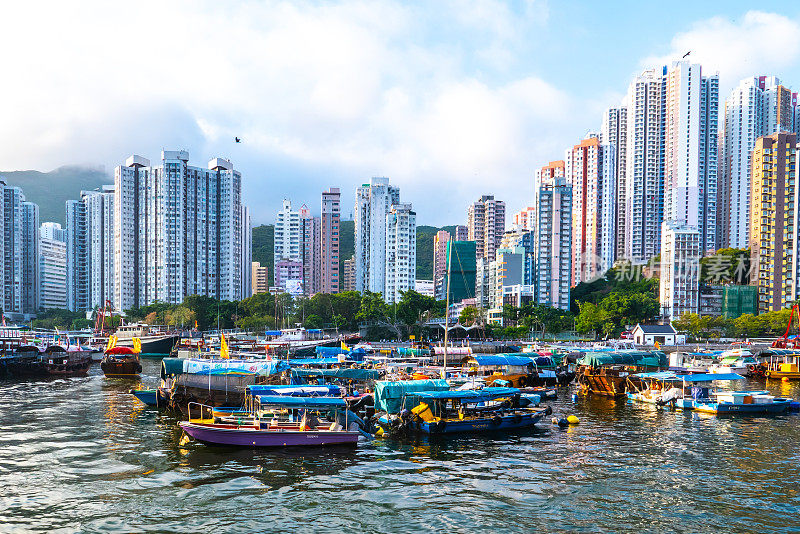 香港仔湾海港的日落景致。阿伯丁