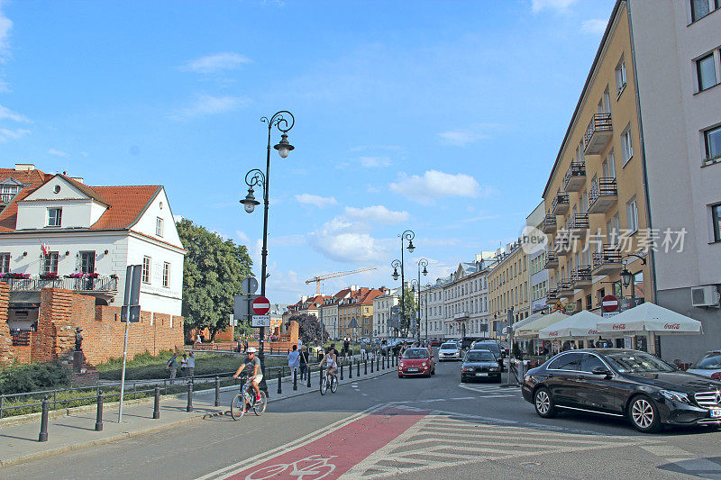 波兰首都华沙的现代建筑和街道