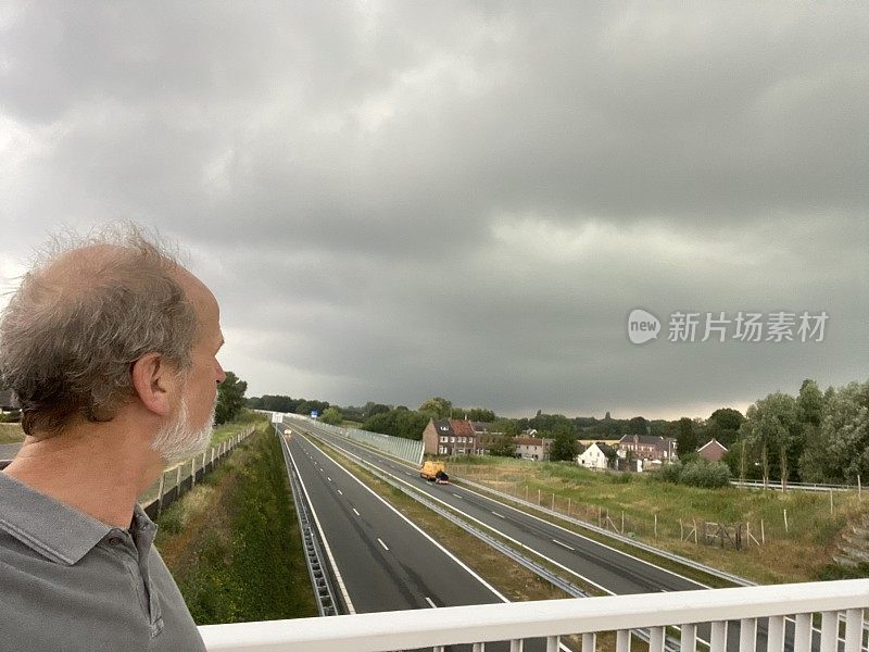 天边有雷雨