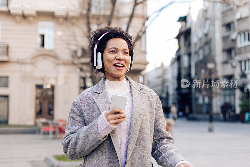 有魅力的女人喜欢音乐