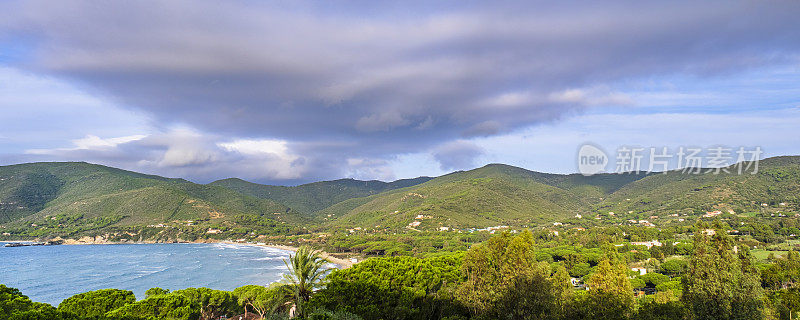 厄尔巴岛的拉科纳海滩(意大利托斯卡纳群岛)