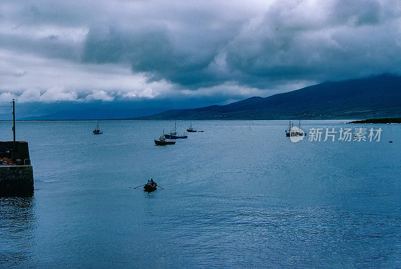 老胶片扫描，从布兰登点的顶部俯瞰，丁格尔半岛，爱尔兰克里县