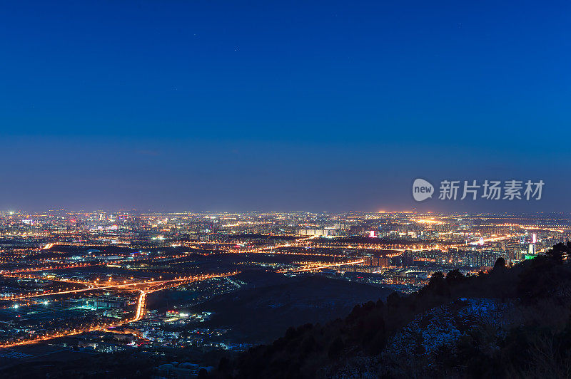 中国北京的全景，夜晚天际线