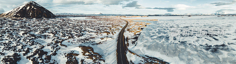 冰岛Mývatn乡村道路全景冬季冰冻的米瓦特湖