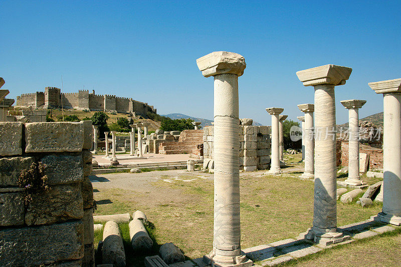 来自土耳其地中海考古遗址的建筑旧柱的细节