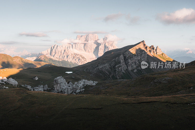 徒步到蒙德瓦尔，Dolomites，意大利阿尔卑斯山，意大利