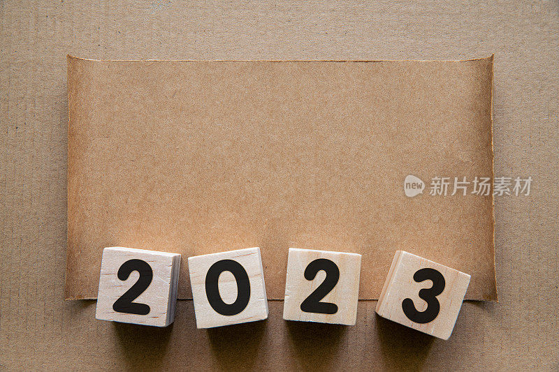 2023年新年，以木块为背景