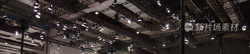 照明设备洗灯桁架天花板上的汽车展览电影制片厂车展现场演出音乐厅音乐节舞台