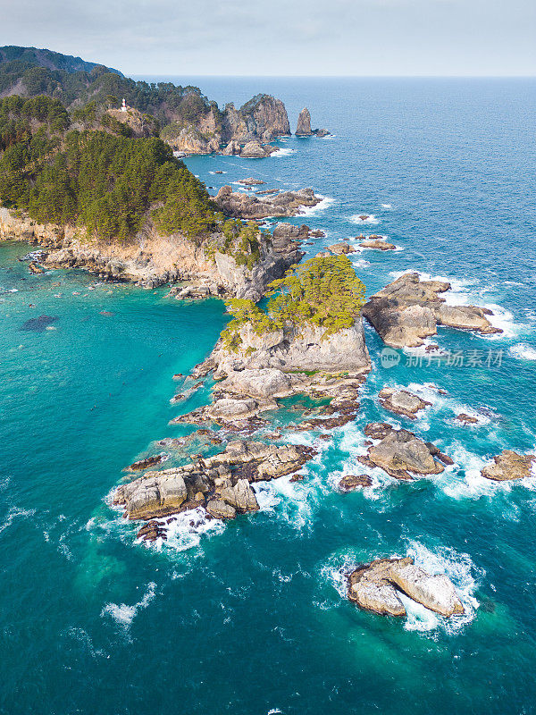 鸟瞰三陆海岸的岩石海岸线-岩手，北日本