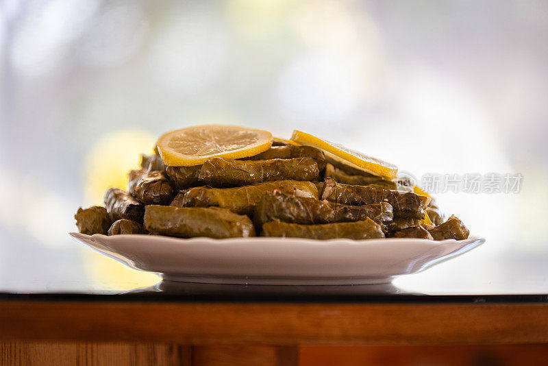 土耳其dolma，柠檬叶馅。