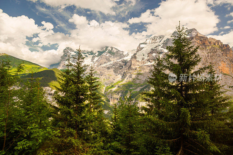 瑞士阿尔卑斯山。瑞士。艾格峰，Mönch和少女峰。Lauterbrunnen。伯尔尼州。茵特拉肯。