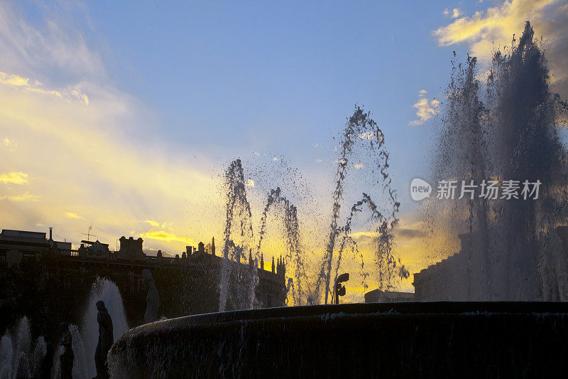 巴塞罗那加泰罗尼亚广场喷泉。
