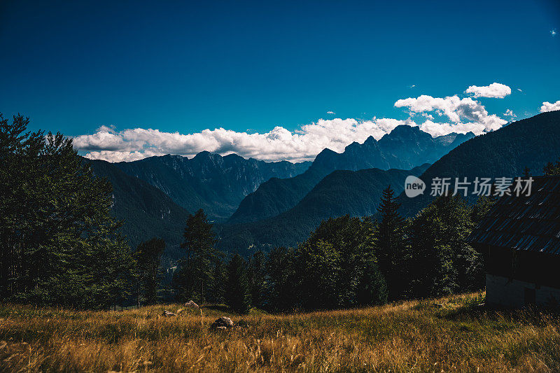 风景如画的特里格拉夫山全景