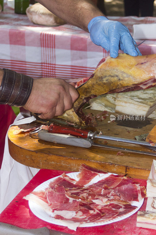 切腌火腿片。加利西亚,西班牙。