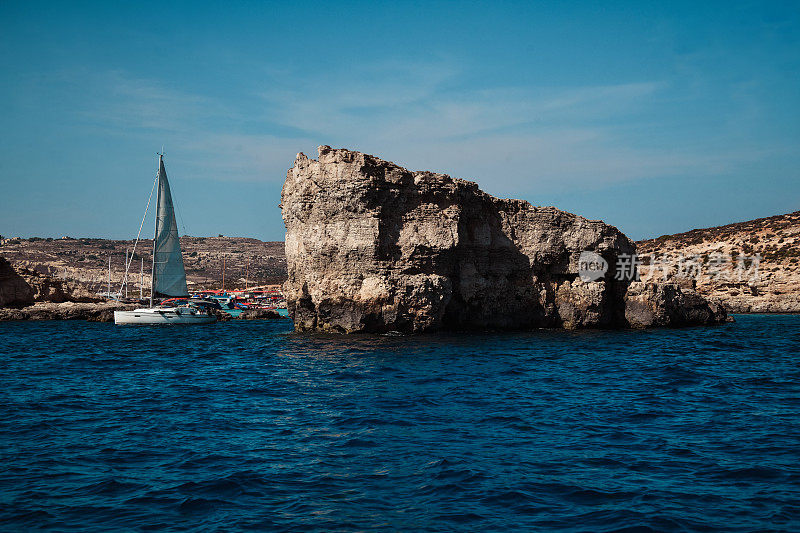 旅游游艇在科米诺岛，马耳他