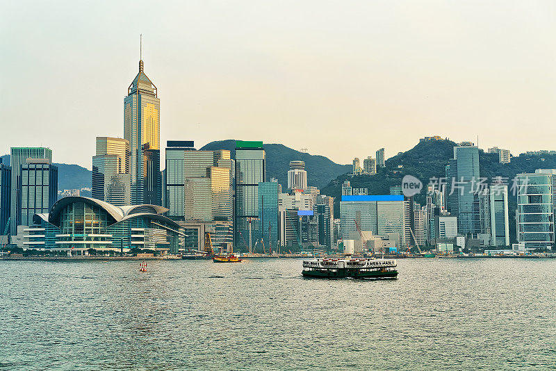 天星小轮在香港维多利亚港