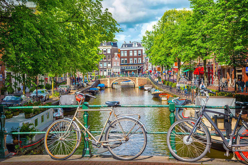 在阿姆斯特丹的运河