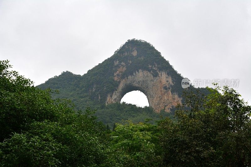 广西阳朔月亮山