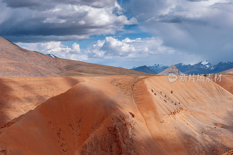 美丽的莫拉高原，山脉，橙色，云，沙子，印度