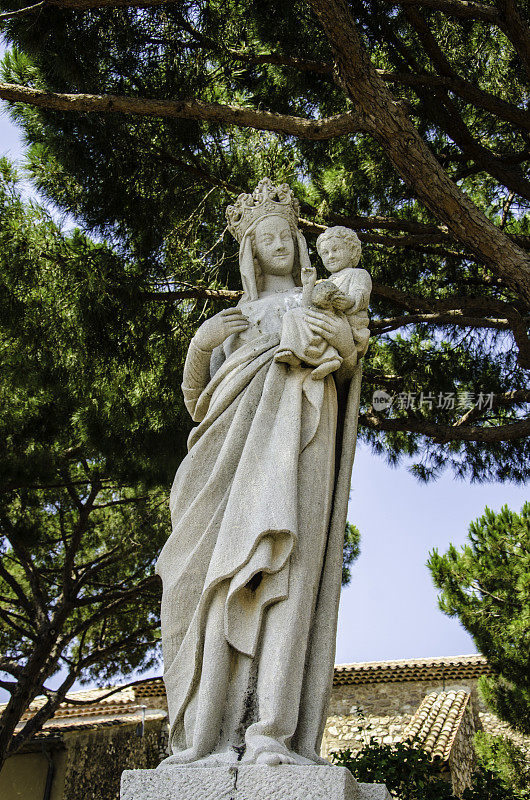 戛纳的圣母玛利亚雕像