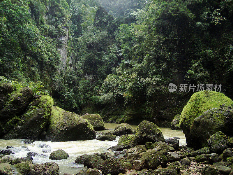 Pagsanjan河峡谷，菲律宾