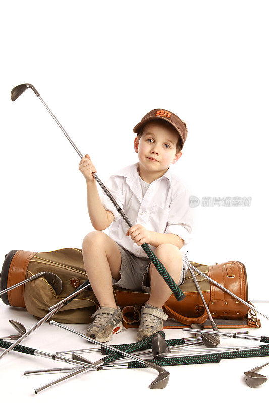 快乐的年轻高尔夫球手