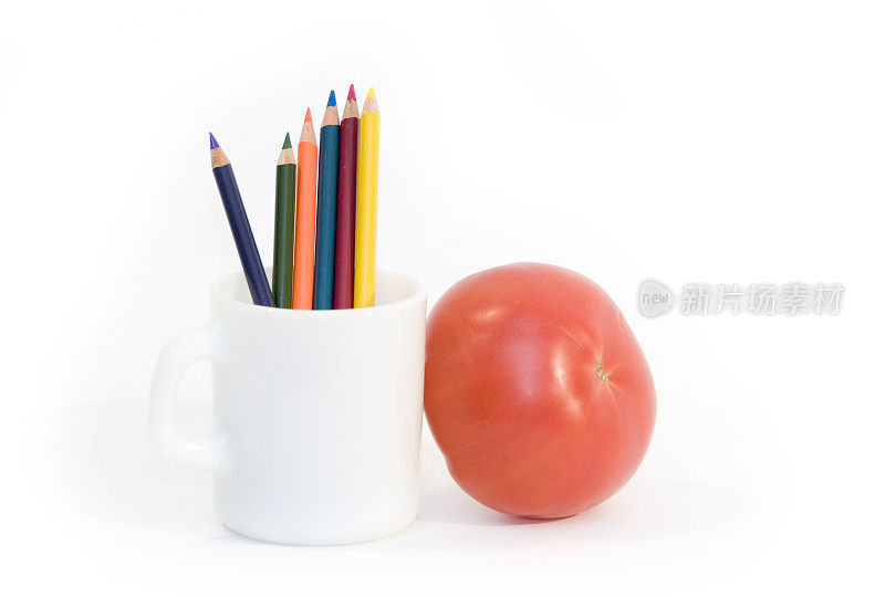彩色铅笔和番茄